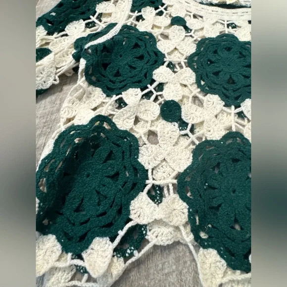 Rebellion size XS cream/green crochet long sleeve top- very good condition - Picture 5 of 11